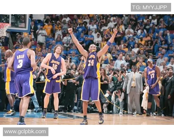 1997年公牛与湖人对决回顾:传奇球队的巅峰对抗与历史意义分析 1997年公牛与湖人对决回顾:传奇球队的巅峰对抗与历史意义分析